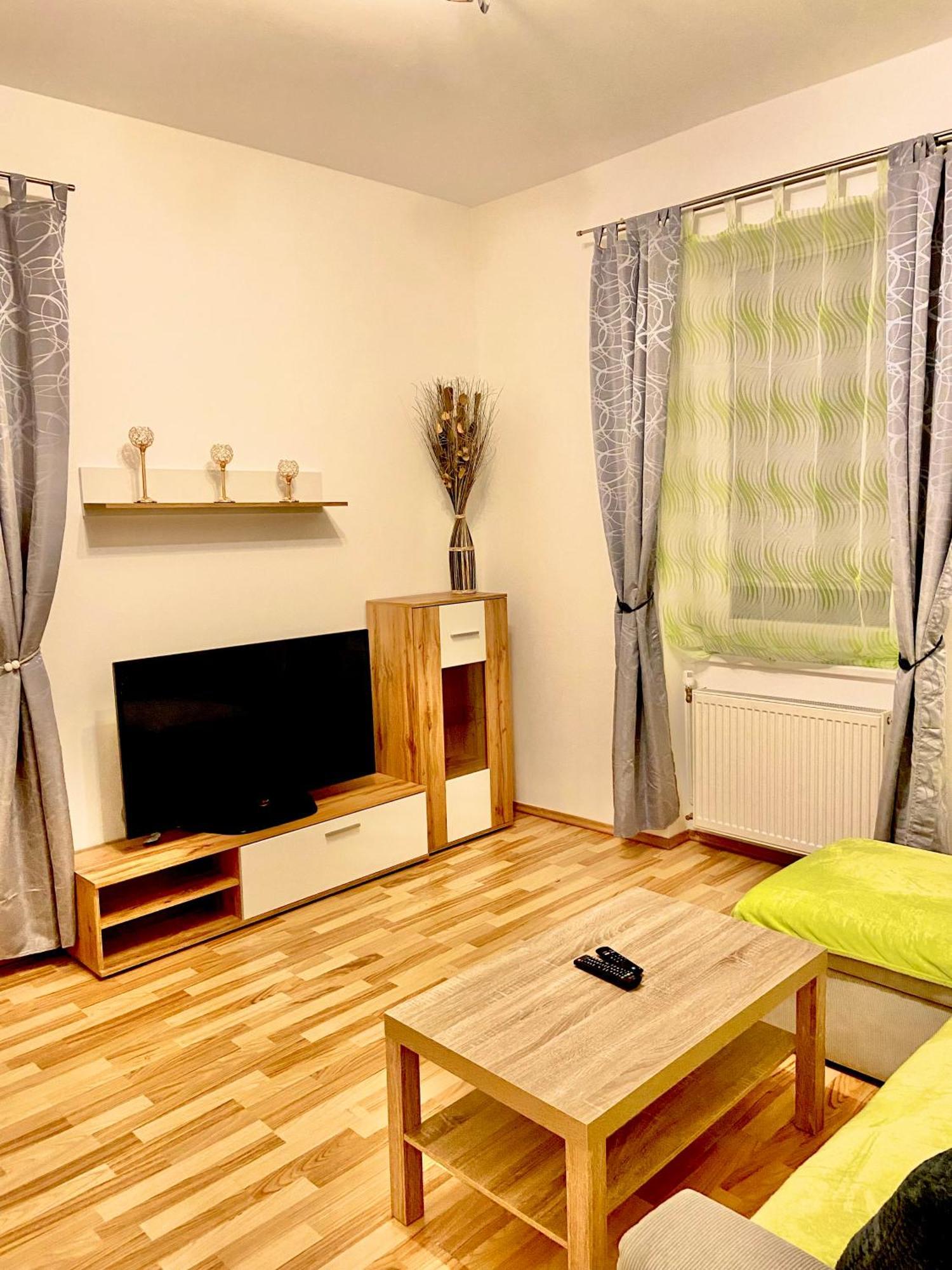 Burgblick Apartment- 60Qm, Kueche, Waschmaschine, Streamingdienste Seebenstein Exteriér fotografie